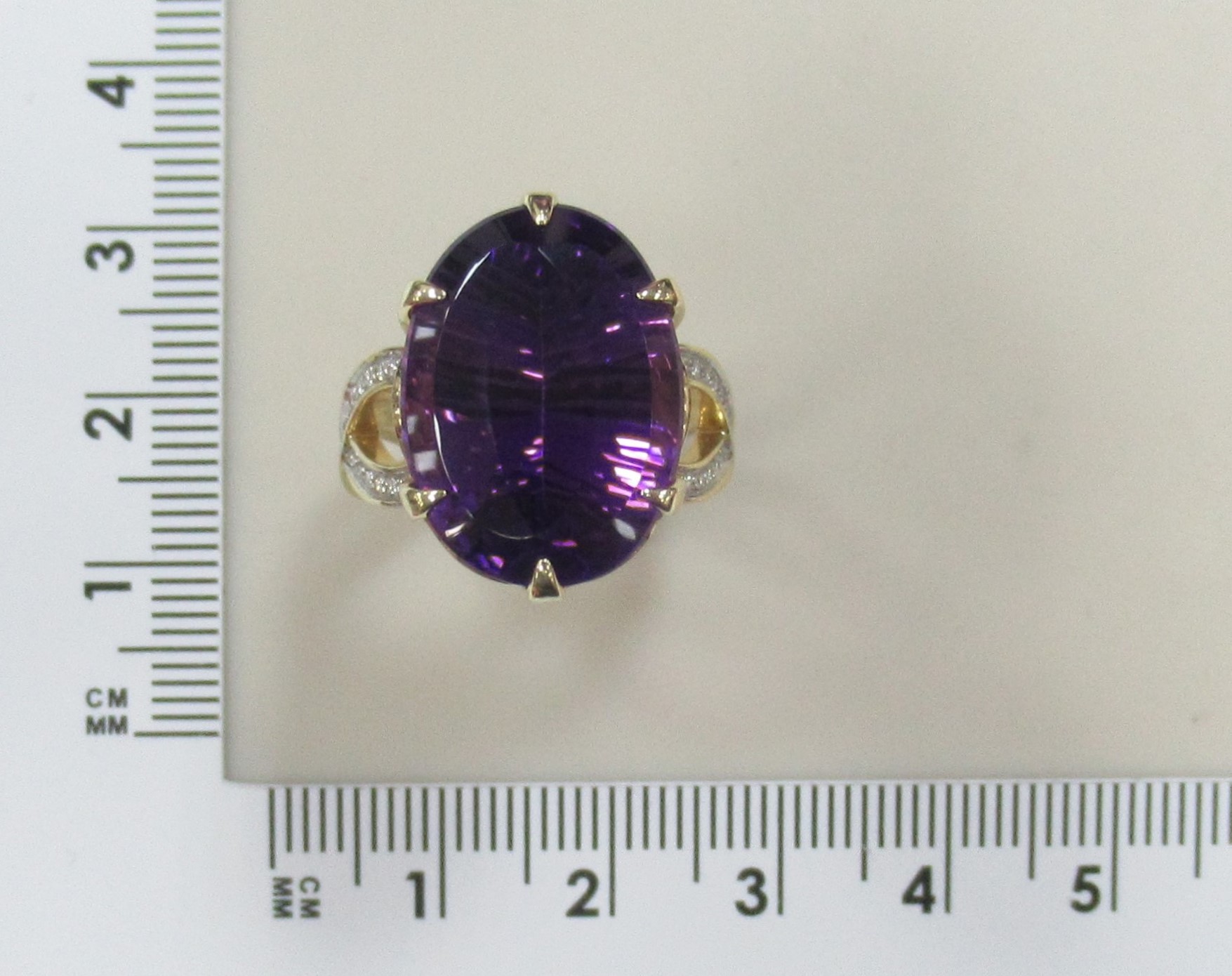 Кольцо из желтого золота с аметистом